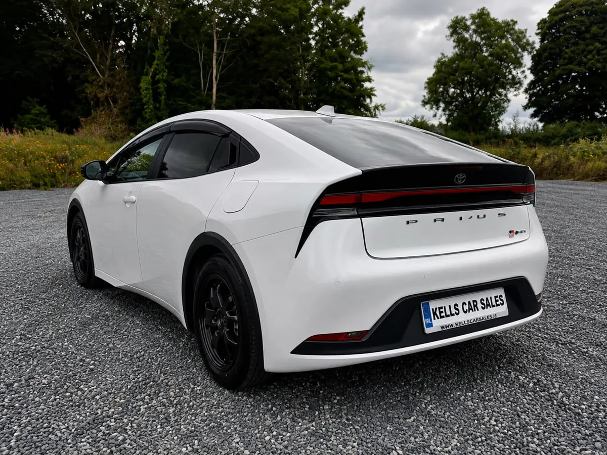 Toyota prius 2023 1.8 hybrid - Image 5