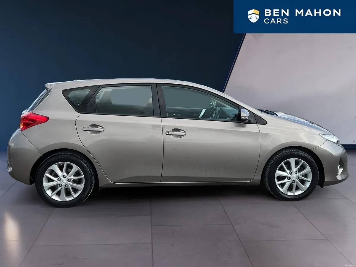 Toyota Auris Aura Petrol - Image 6