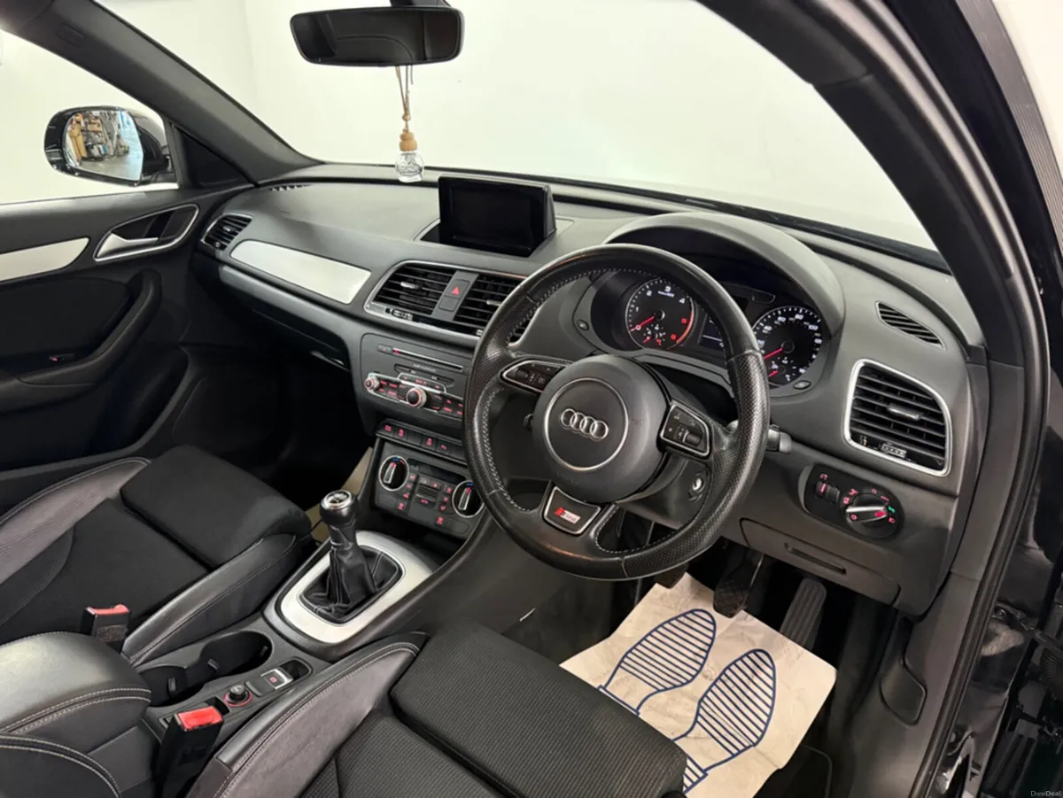 Audi Q3 **S-LINE EDITION **MULTI FUNCTION STEERING - Image 3
