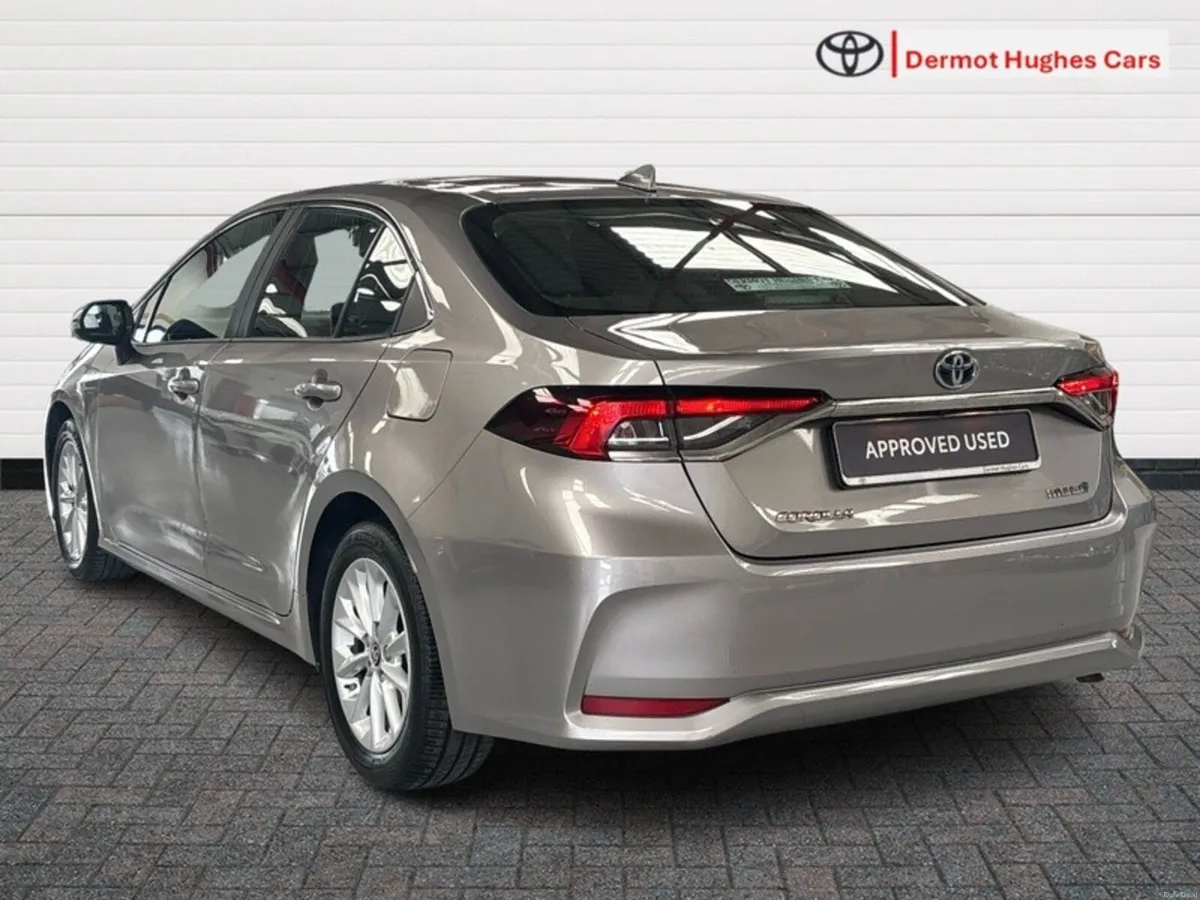 Toyota Corolla HYB LUNA SALOON - Image 2