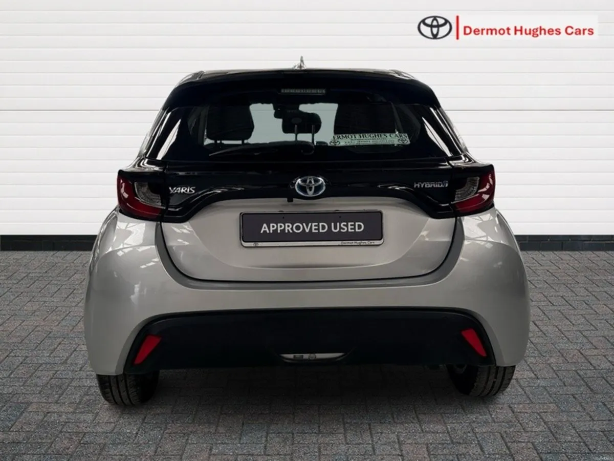 Toyota Yaris HYBRID LUNA AUTO - Image 4