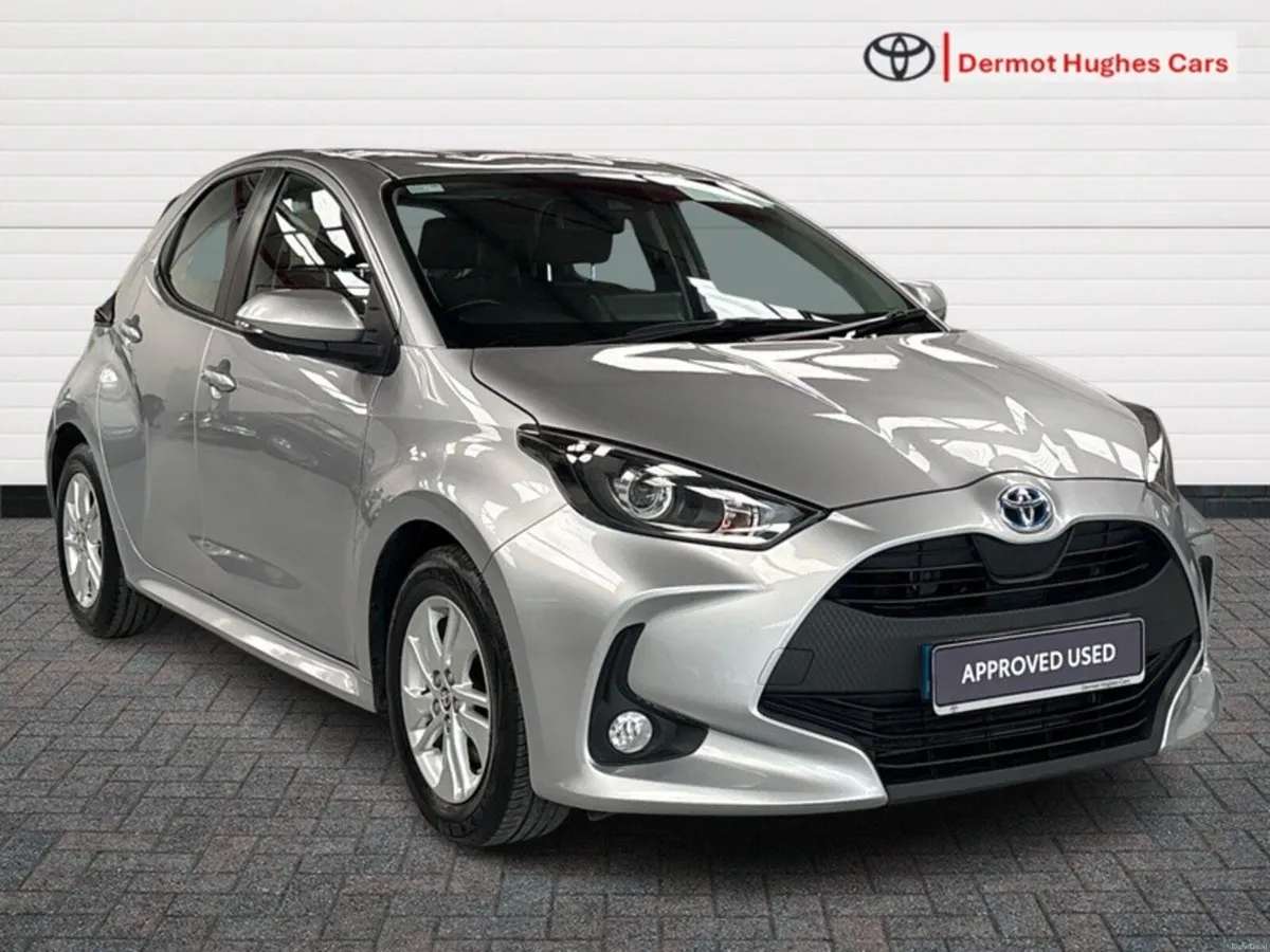 Toyota Yaris HYBRID LUNA AUTO - Image 1