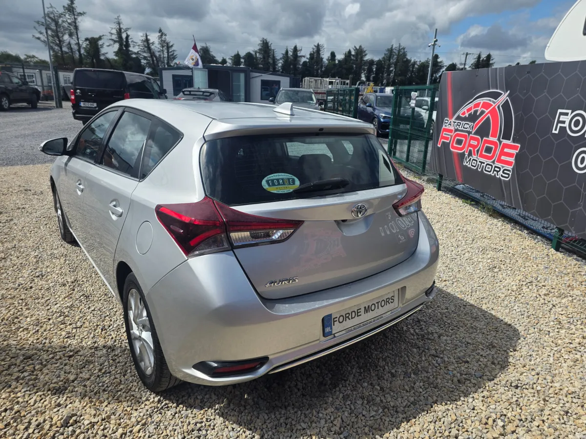 Toyota Auris 2017 - Image 3