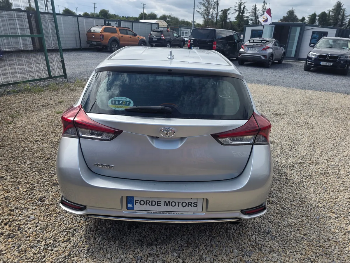 Toyota Auris 2017 - Image 5