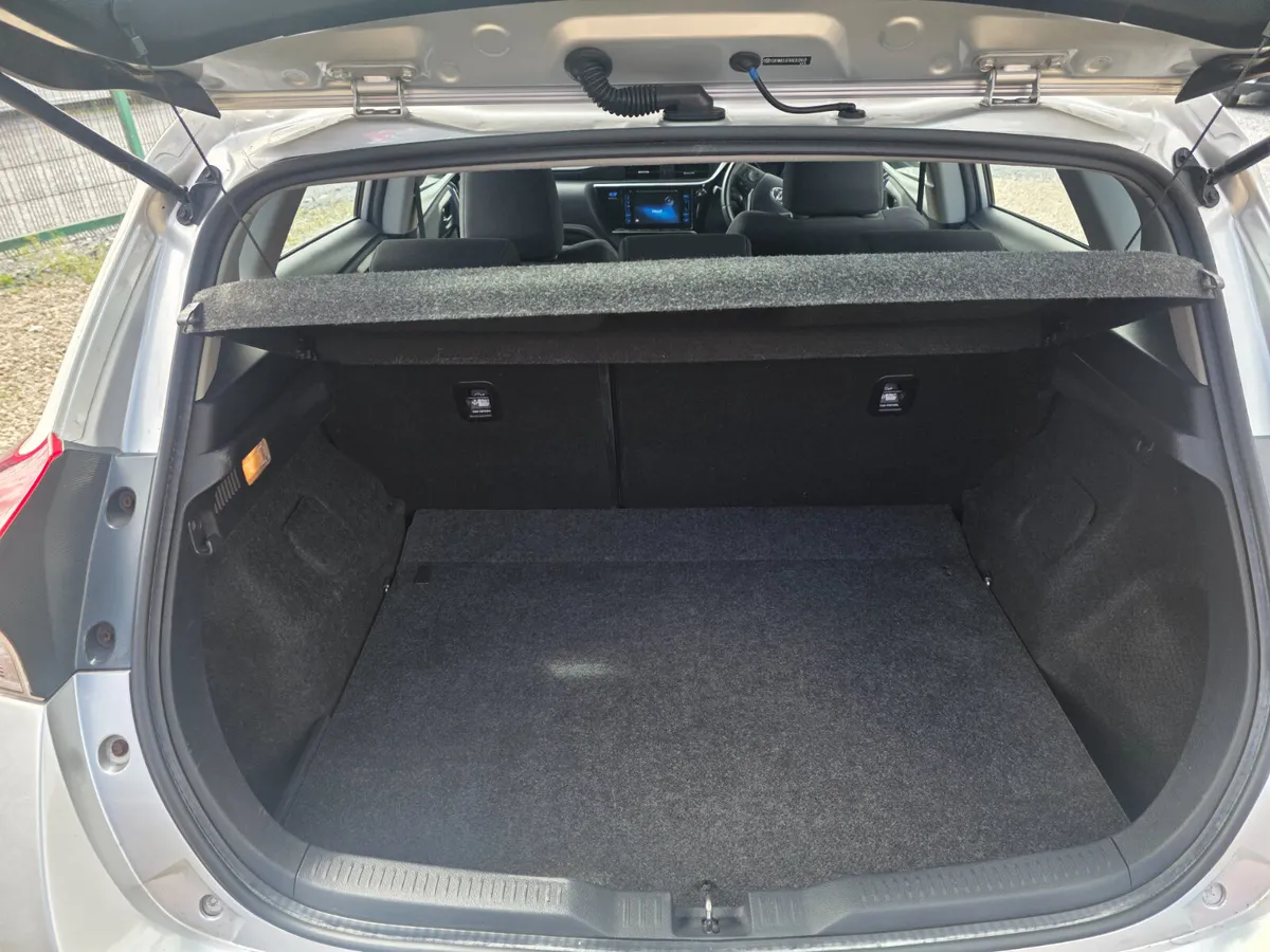 Toyota Auris 2017 - Image 6