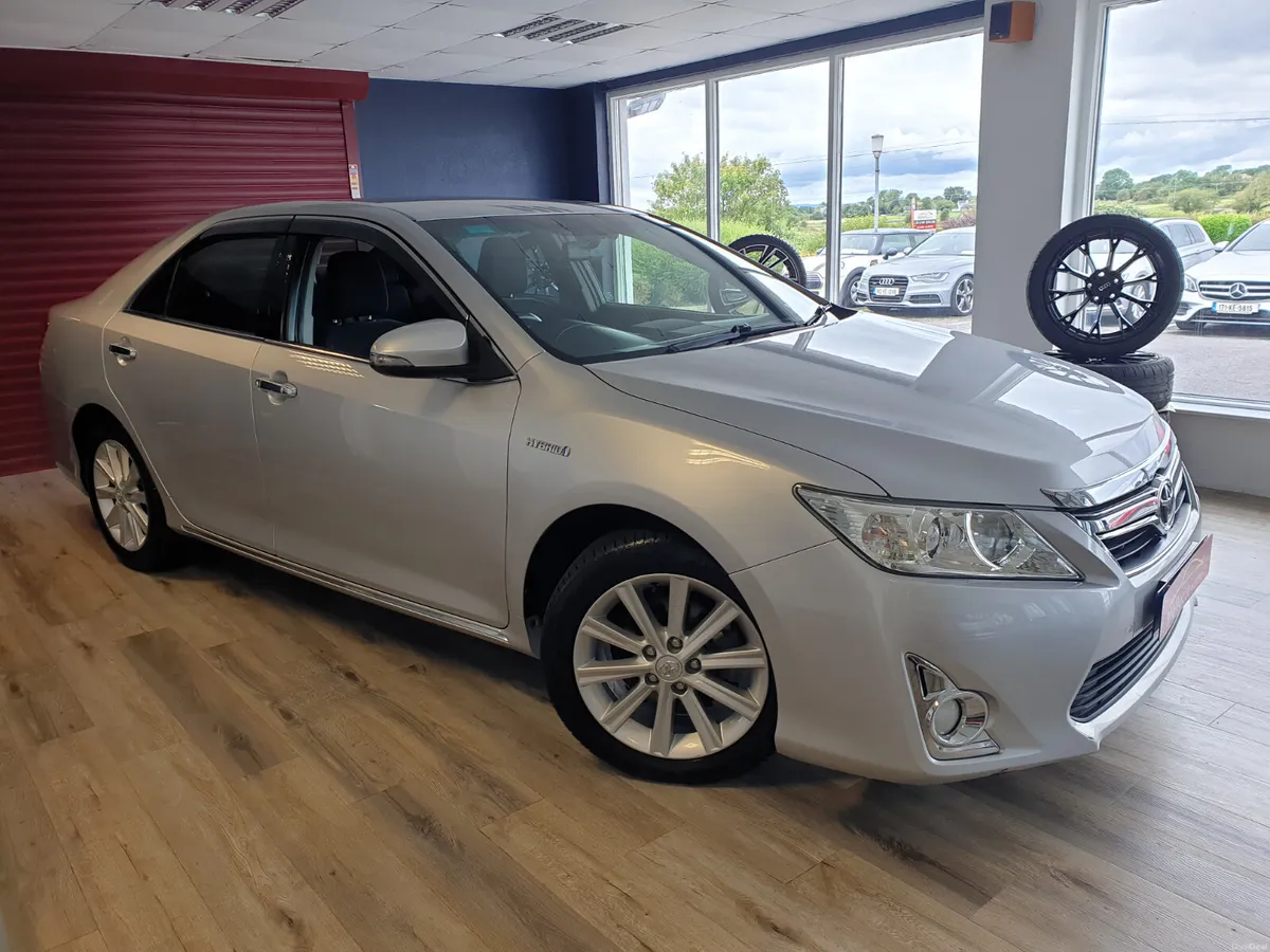 Toyota Camry 2.5 HYBRID AUTO - Image 2