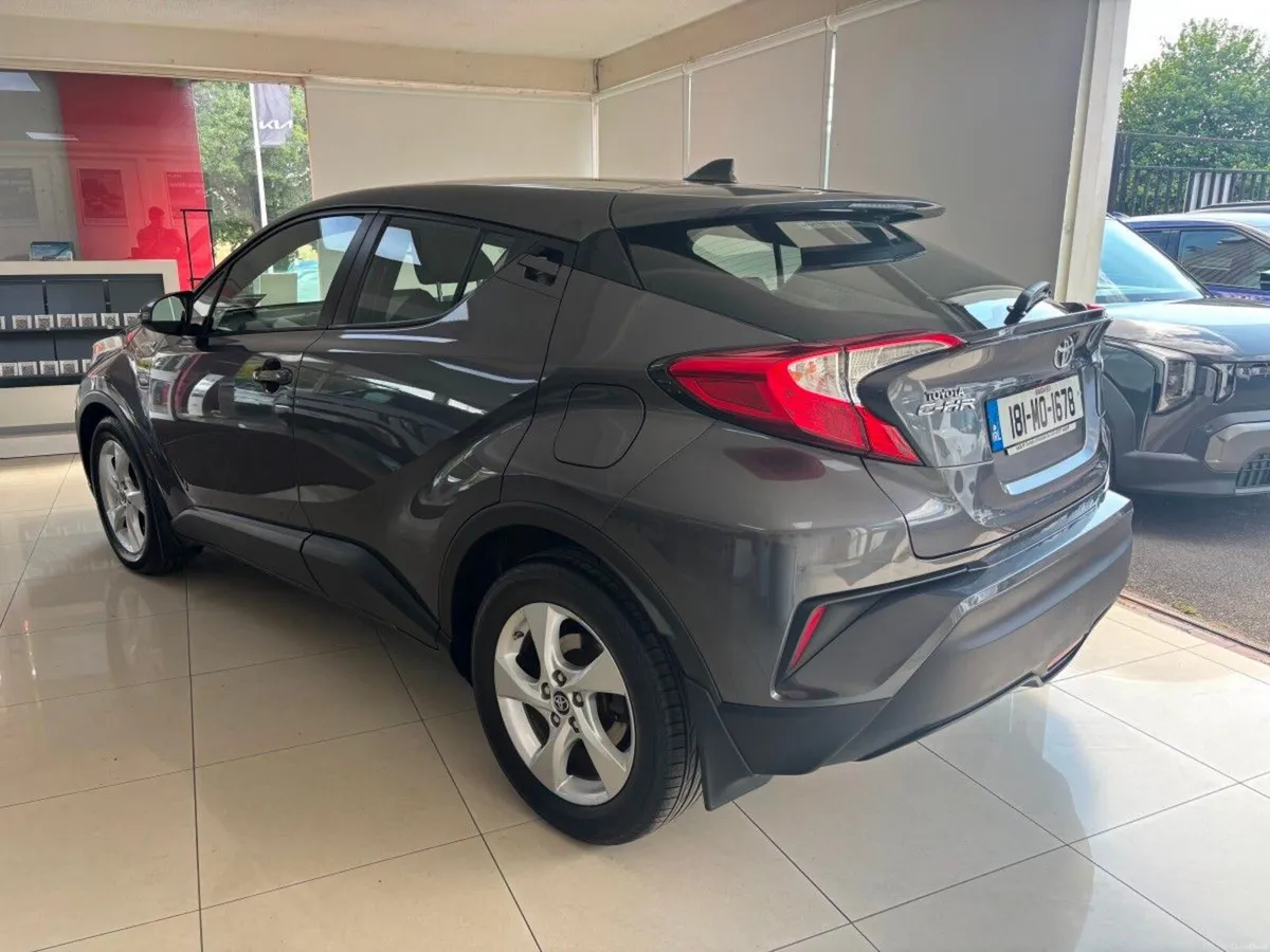 Toyota C-HR 1.8 HYBRID LUNA - Image 4