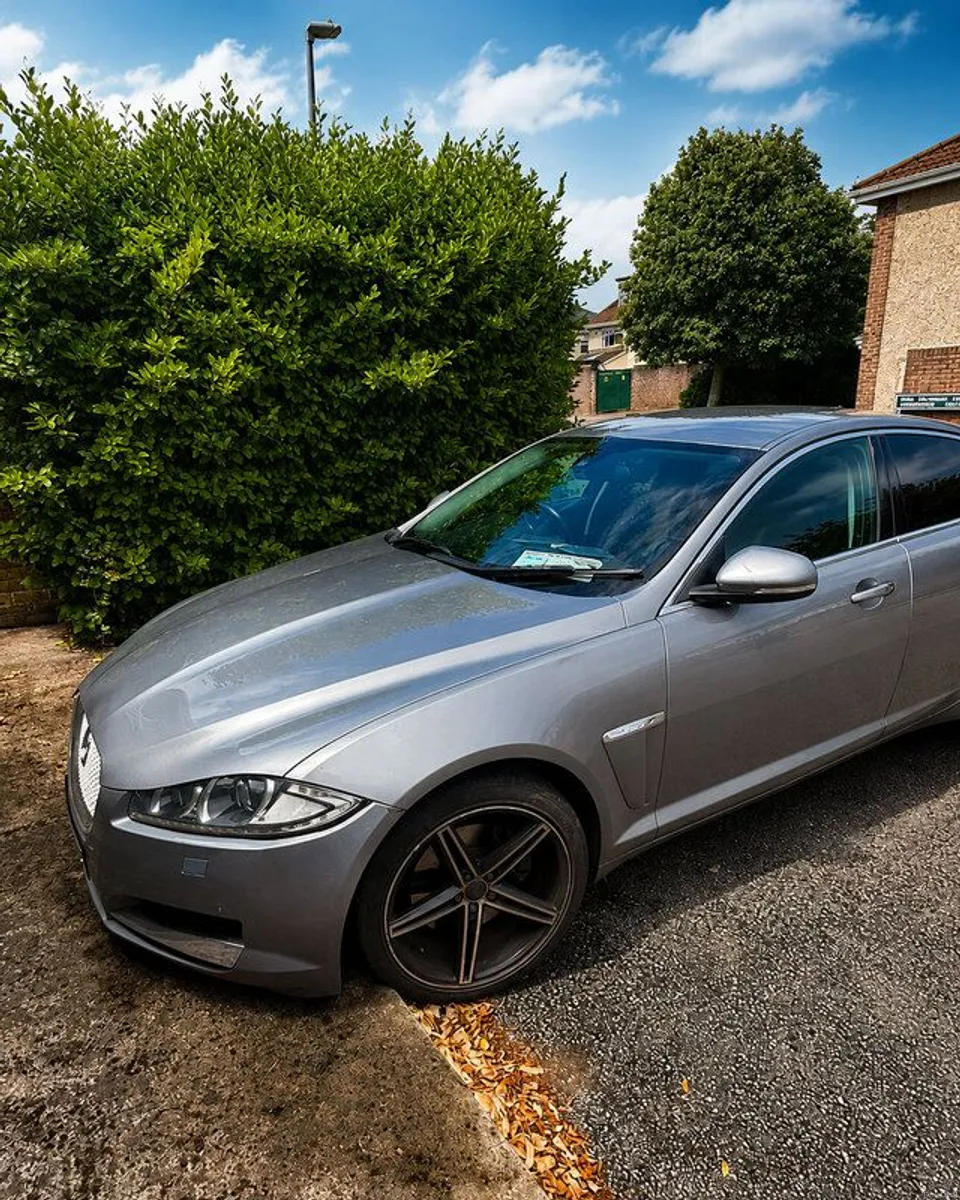 2012 Jaguar XF - Image 3