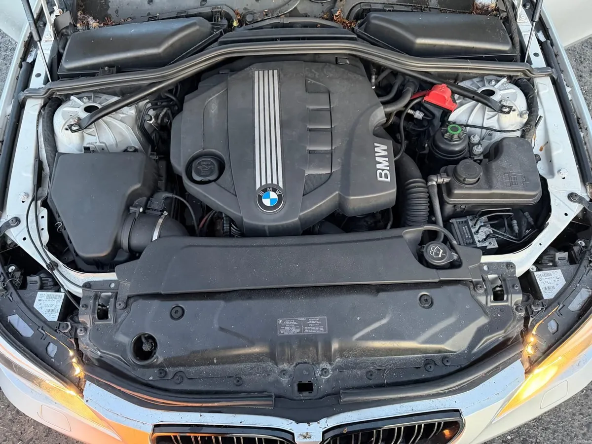 BMW 5-Series 2009 - Image 6