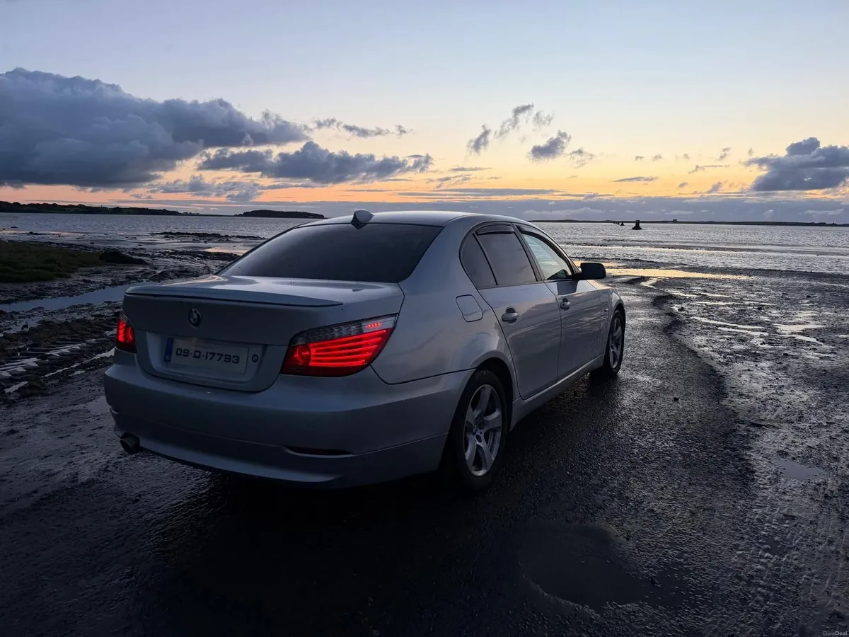 BMW 5-Series 2009 - Image 1