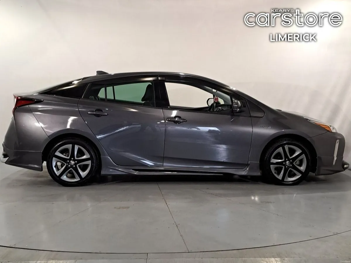 Toyota Prius 1.8 HYBRID - Image 2