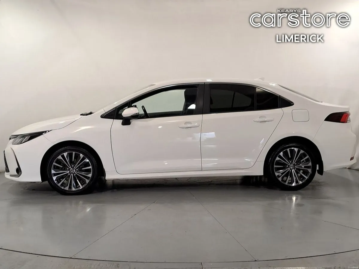 Toyota Corolla 1.8 Hybrid Luna Sport Saloon - Image 6