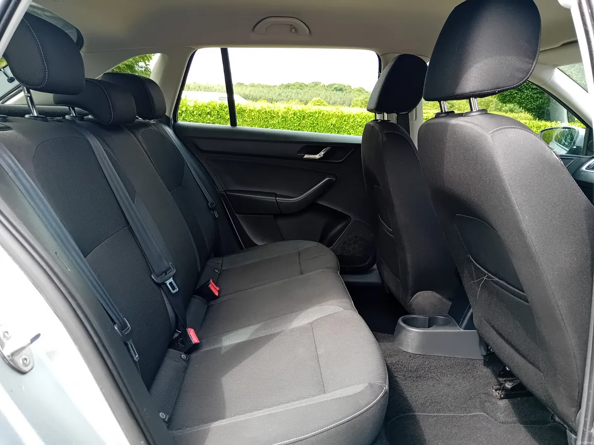 Skoda Rapid 2014 - Image 5