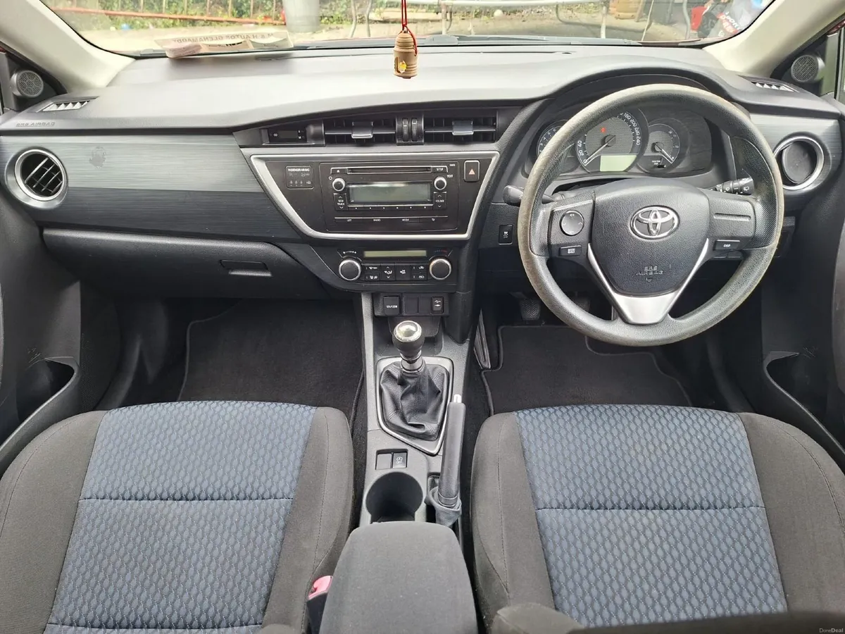 2014 Toyota Auris 1.33 Petrol - Image 6