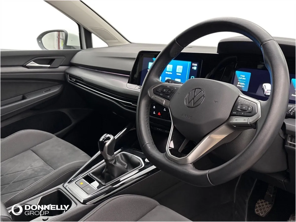 Volkswagen Golf Hatchback Style Edition - Image 6