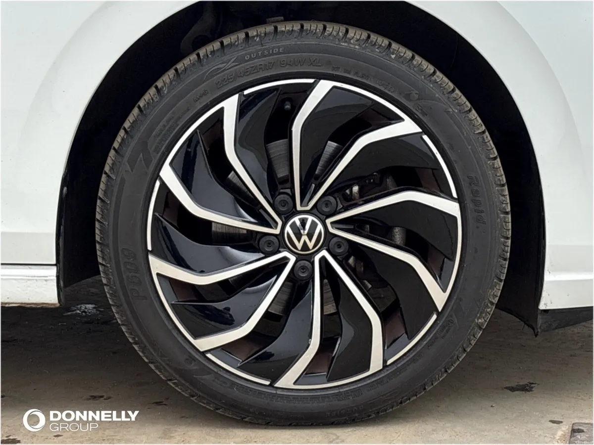 Volkswagen Golf Hatchback Style Edition - Image 5