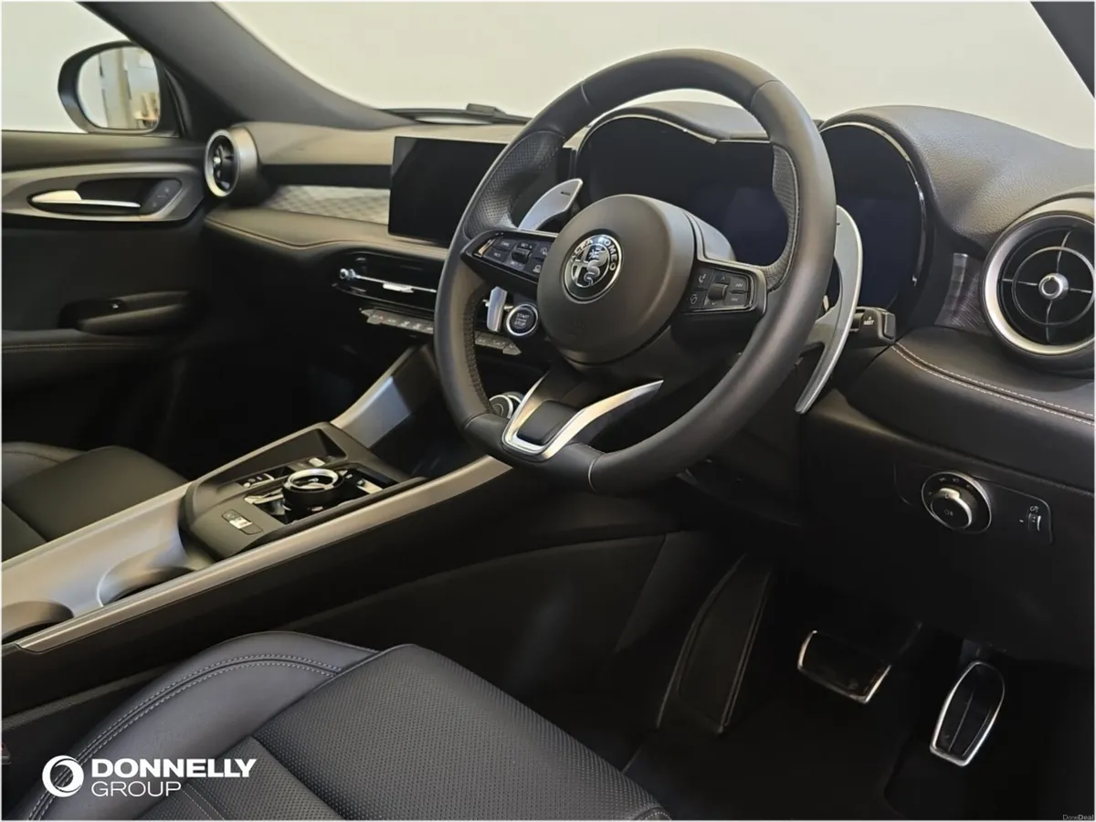 Alfa Romeo Tonale Hatchback Veloce - Image 4