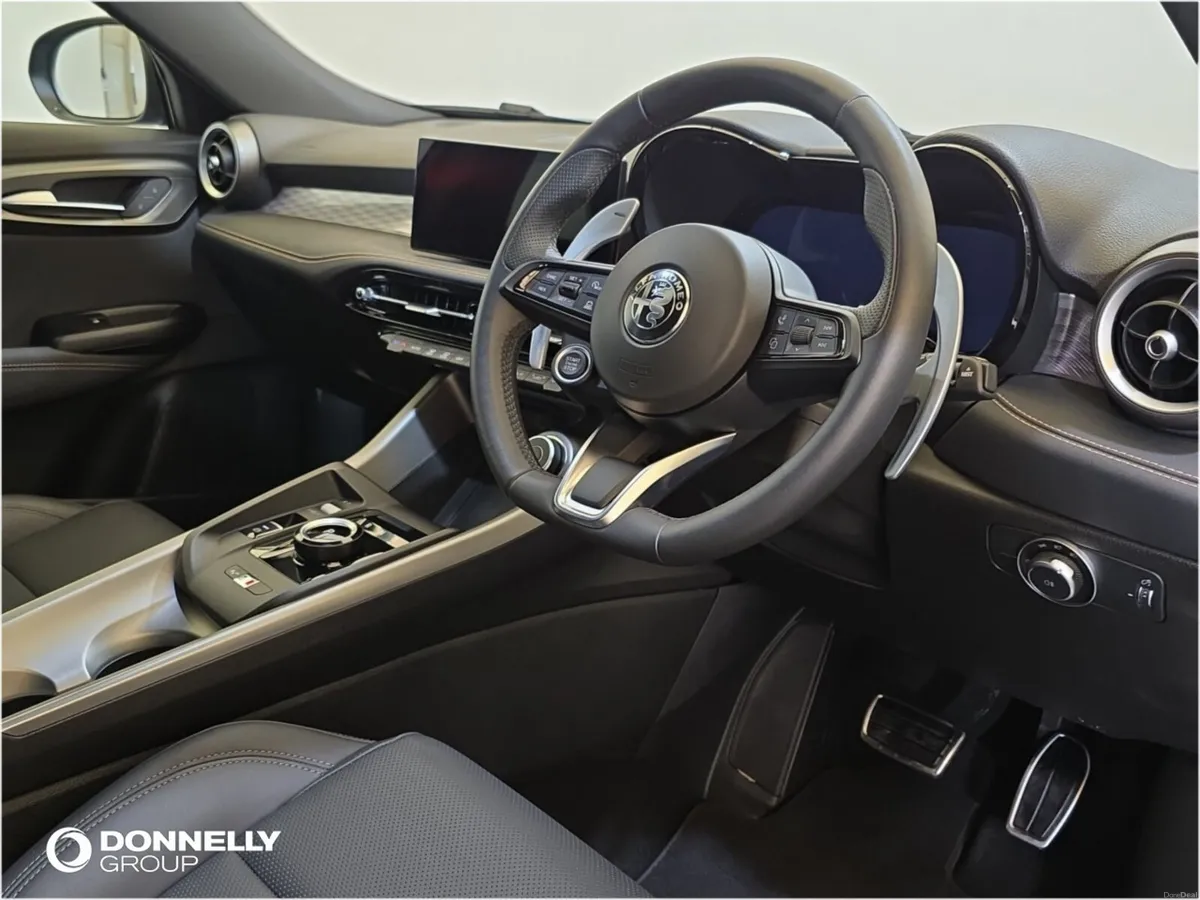 Alfa Romeo Tonale Hatchback Veloce - Image 4
