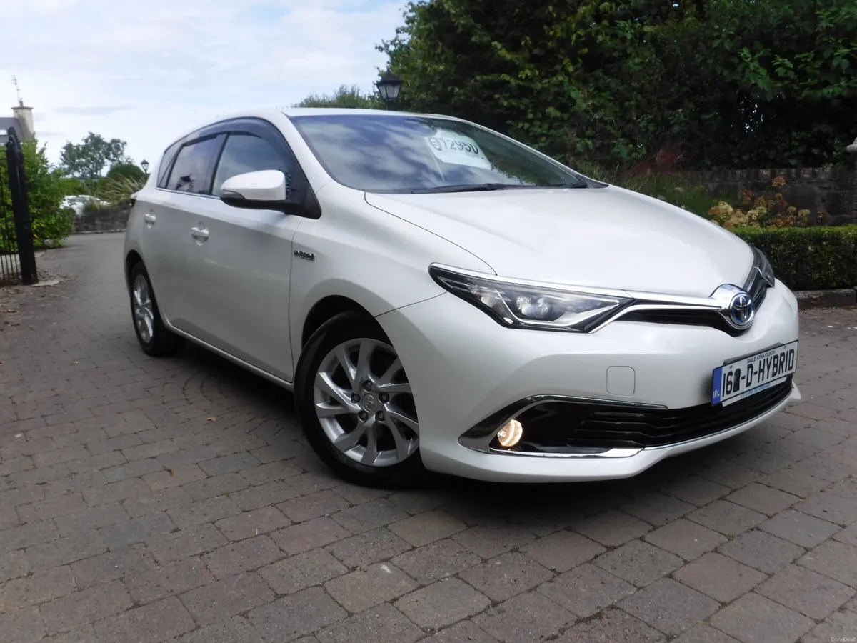 TOYOTA AURIS 1.8 AUTO HYBRID ANDROID+CARPLAY - Image 1