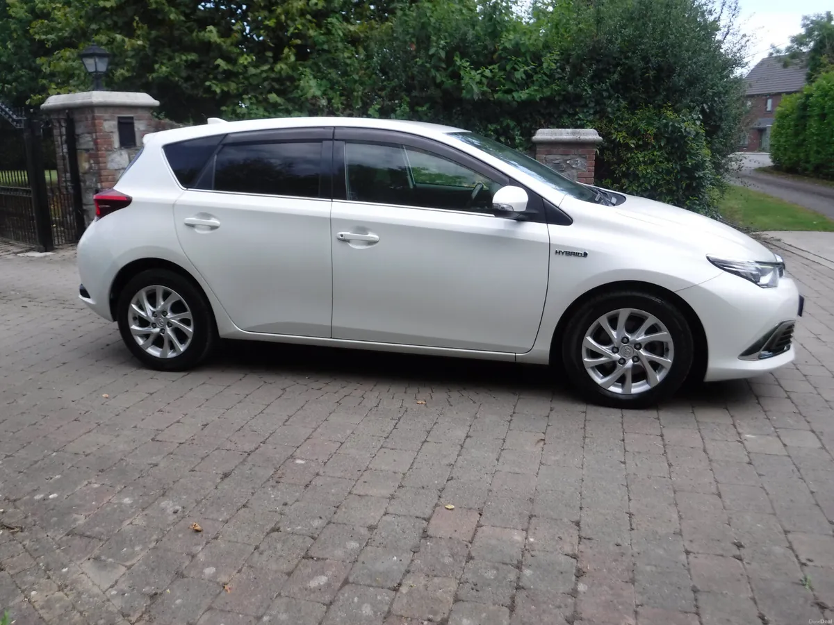 TOYOTA AURIS 1.8 AUTO HYBRID ANDROID+CARPLAY - Image 2