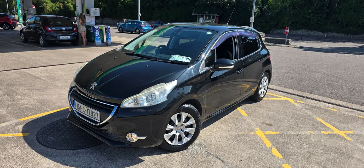 Peugeot 208 AUTOMATIC HIGH SPEC - Image 2