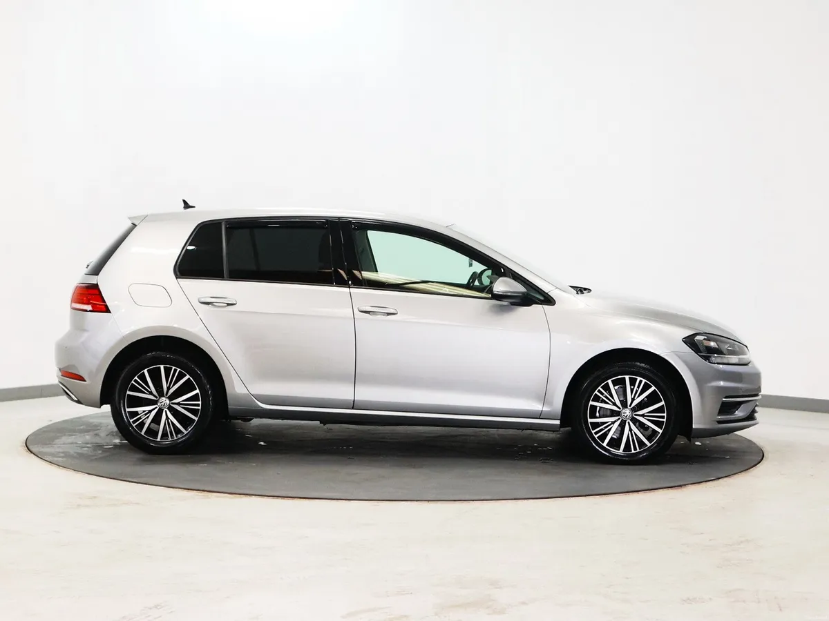 *129* 2019 Volkswagen Golf 1.6TDI SE NAV - Image 2