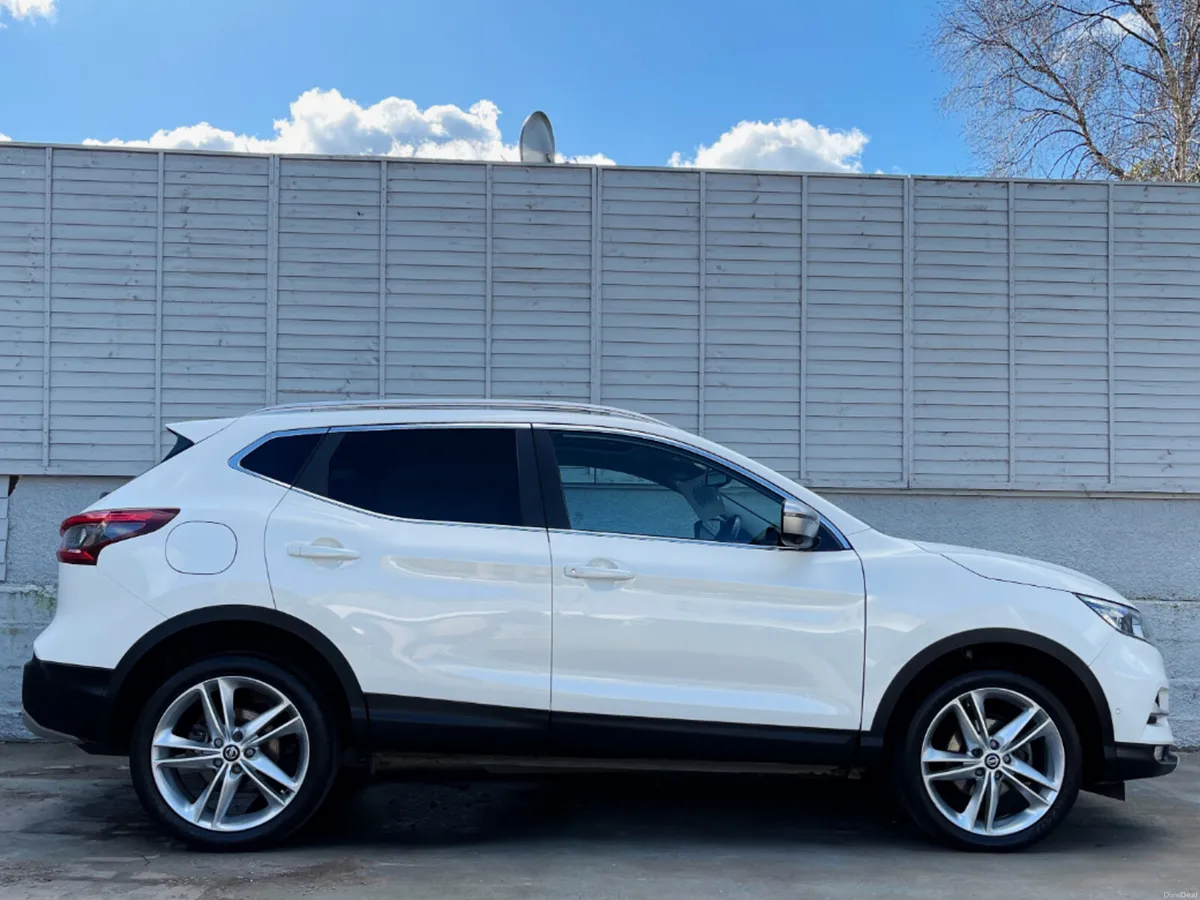 Nissan Qashqai 2019 / N-Vision / Pan Roof / CAMERA - Image 2