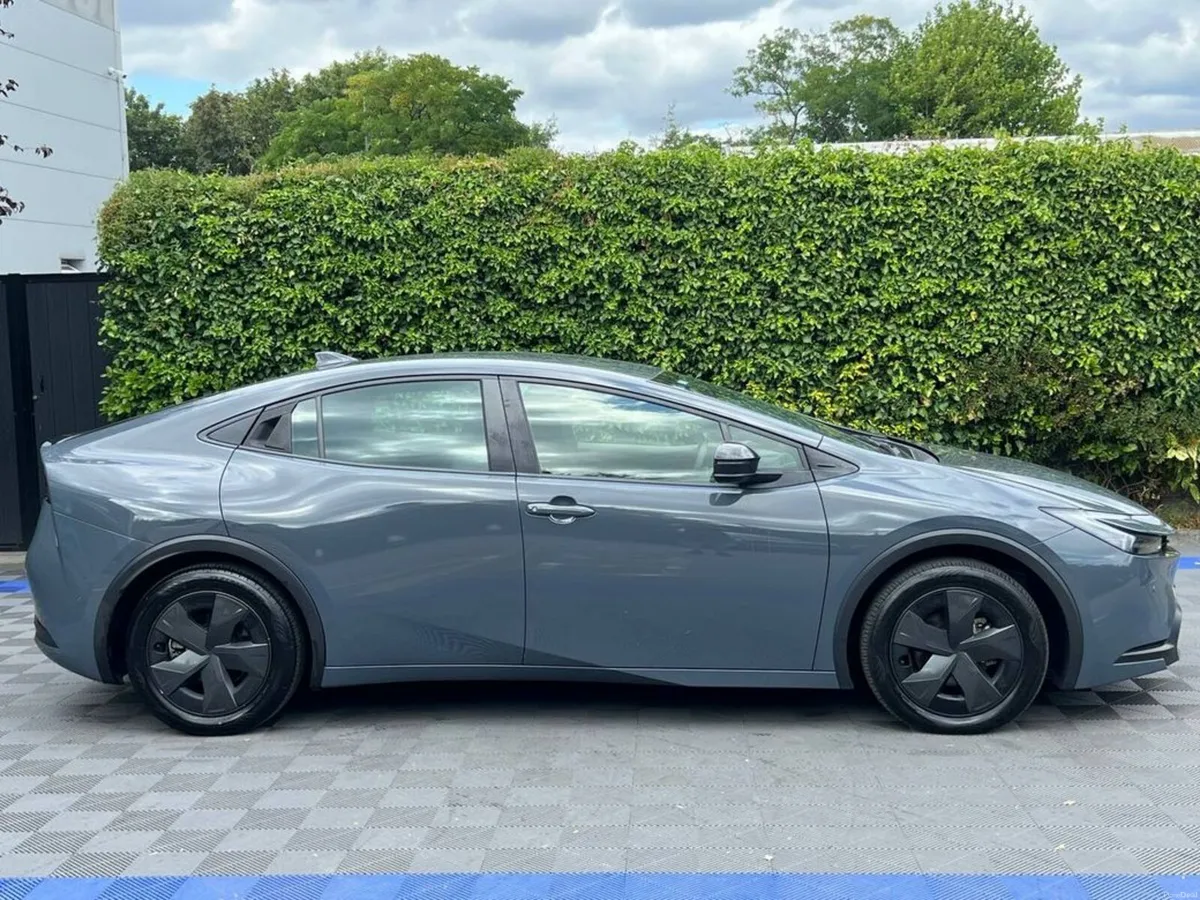 Toyota Prius 1.8 HYBRID AUTO // LOW MILEAGE // HEA - Image 2