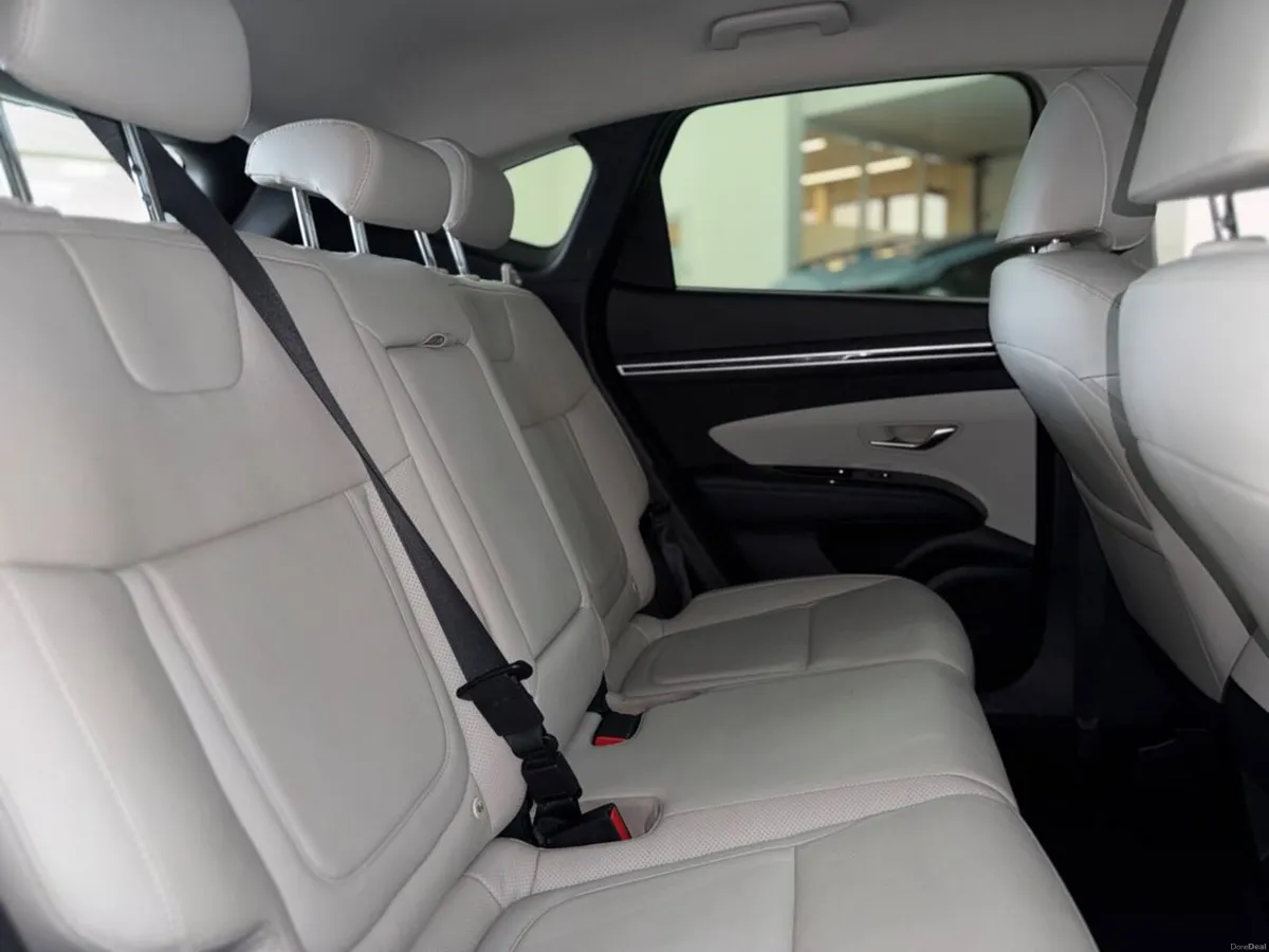 Hyundai Tucson ix35 Executive TWO Tone Roof 5DR - Image 5