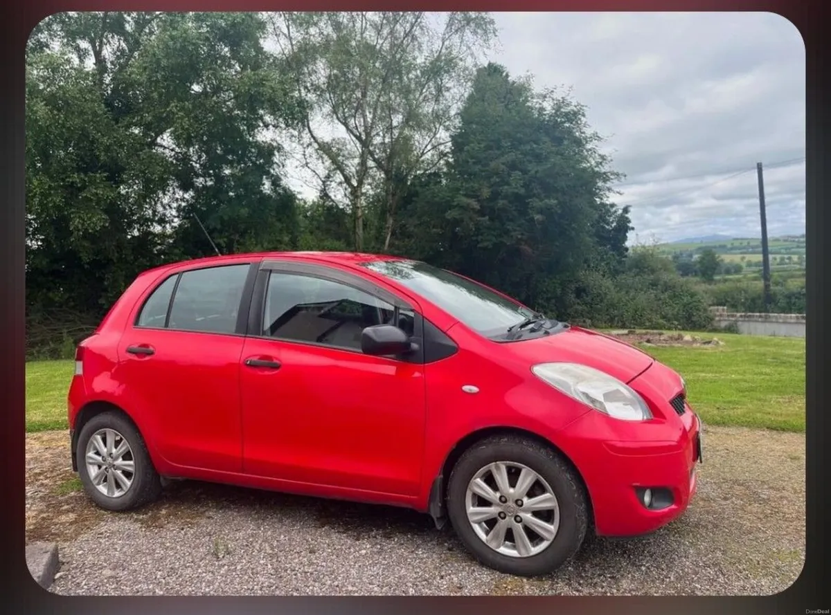 Toyota Yaris 2011 - Image 2