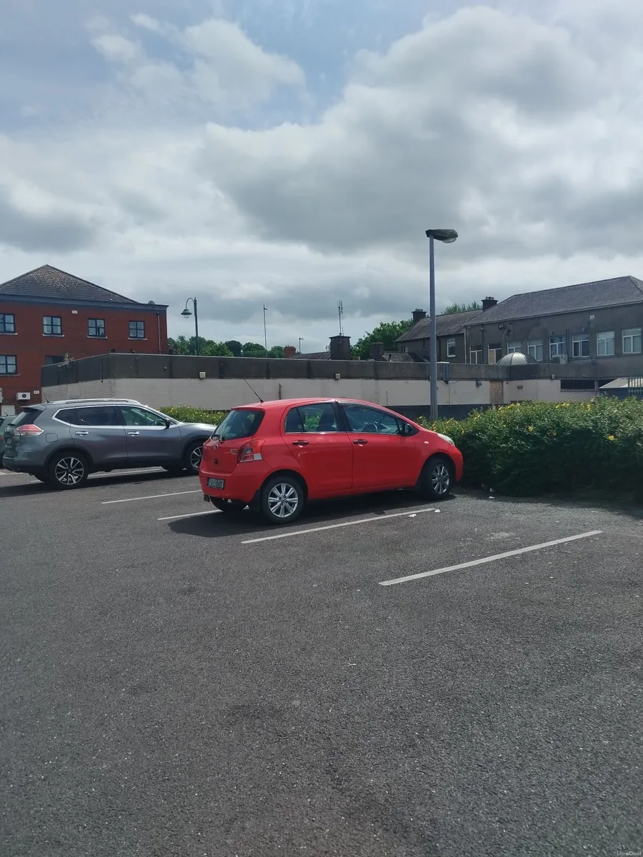 Toyota Yaris 2011 - Image 3