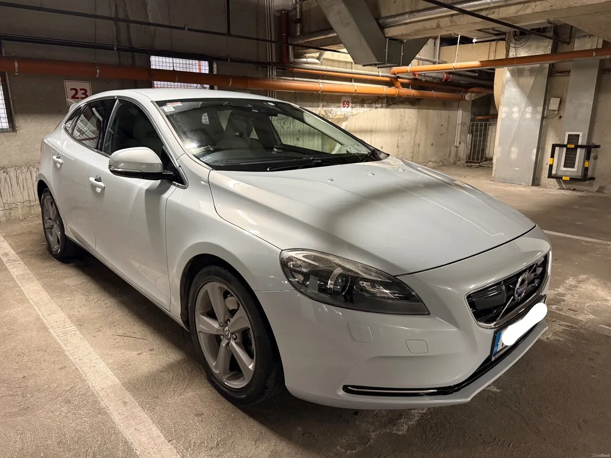 Volvo V40 2013 - Image 1