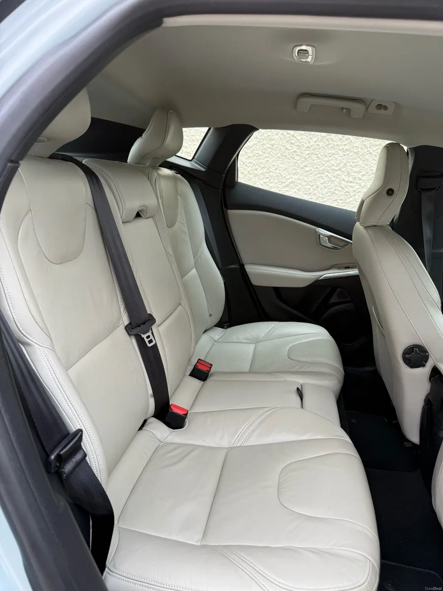 Volvo V40 2013 - Image 6