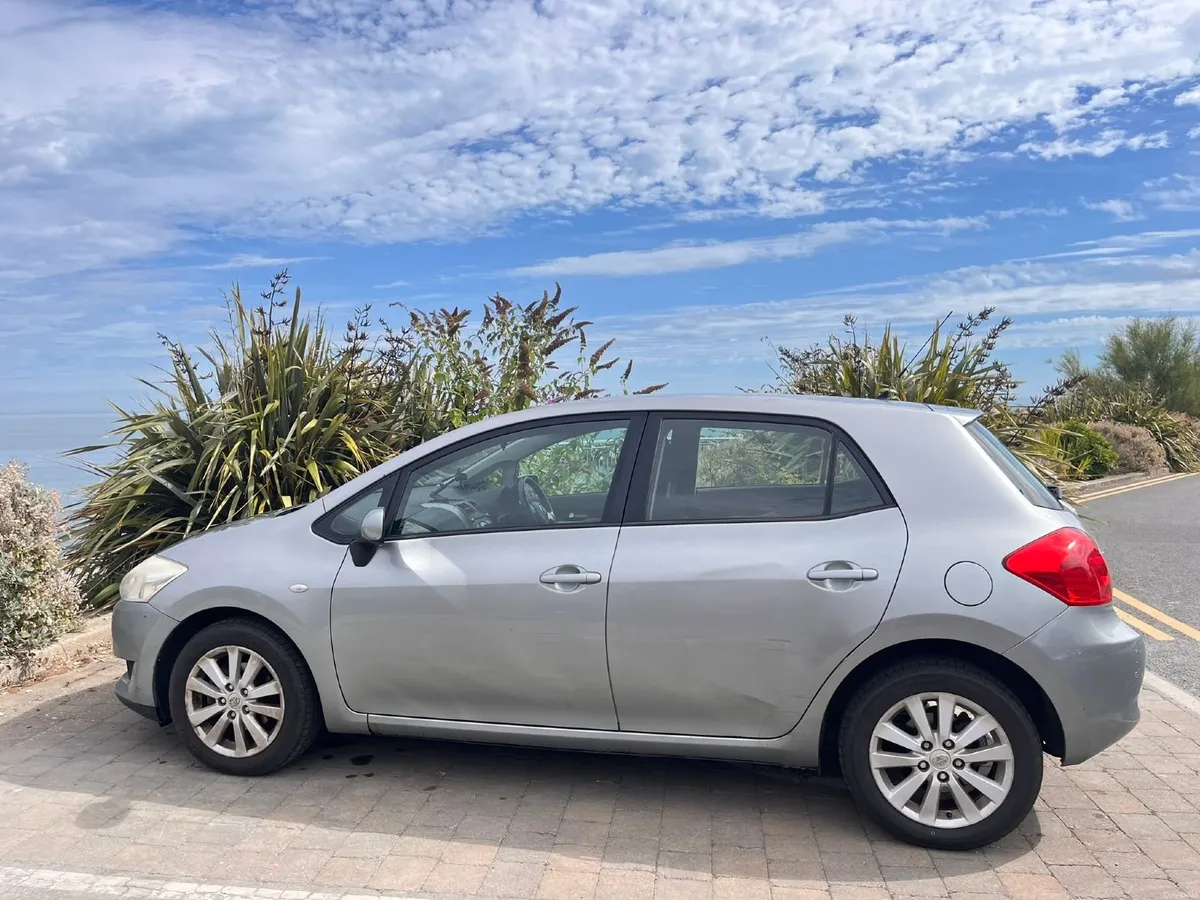 Toyota Auris 1.4 Petrol - Manual (2009) - Image 2
