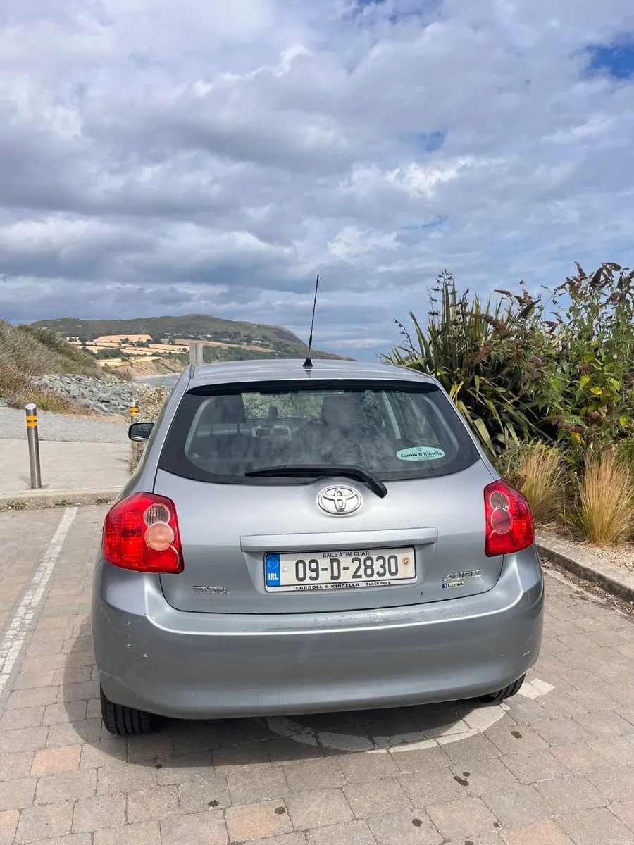 Toyota Auris 1.4 Petrol - Manual (2009) - Image 3