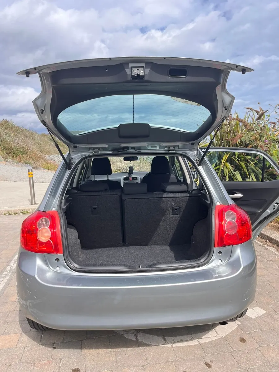 Toyota Auris 1.4 Petrol - Manual (2009) - Image 4