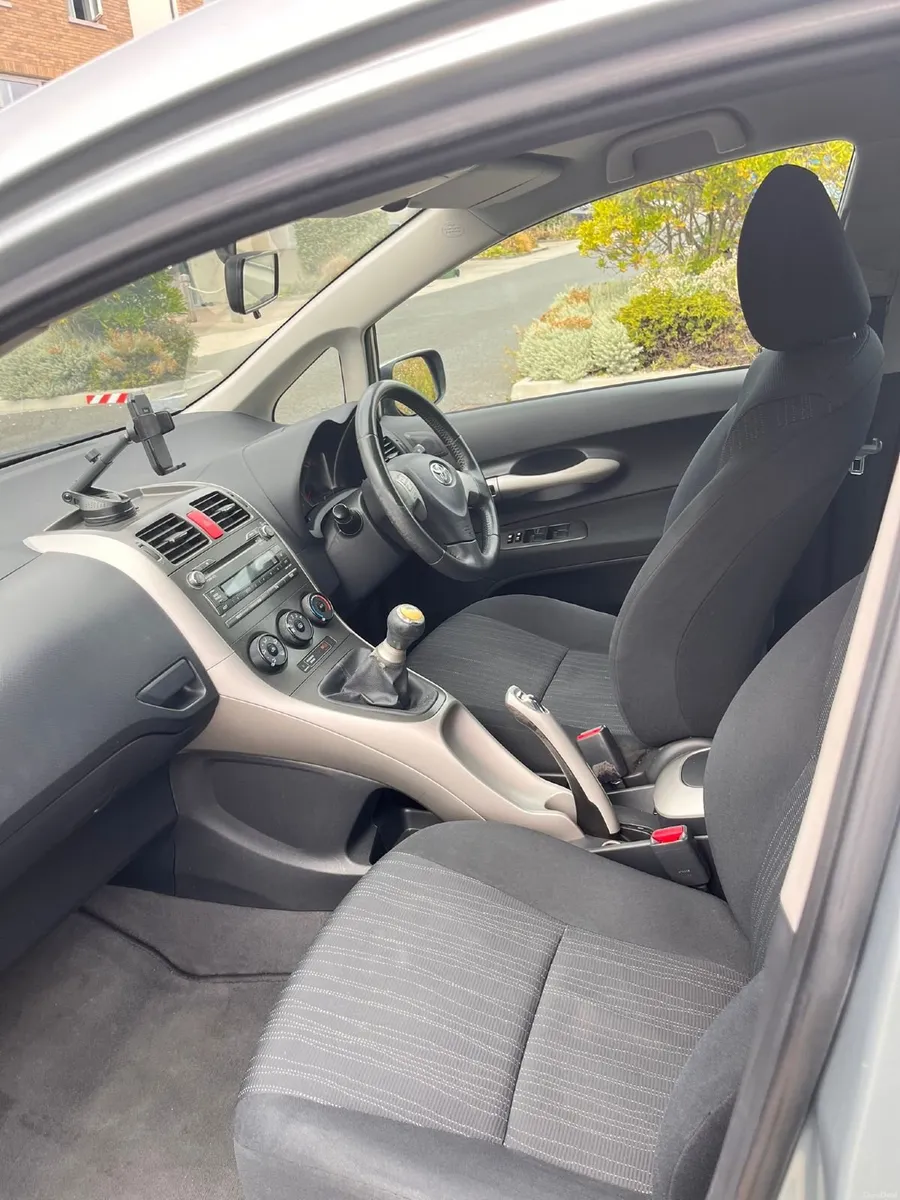 Toyota Auris 1.4 Petrol - Manual (2009) - Image 6