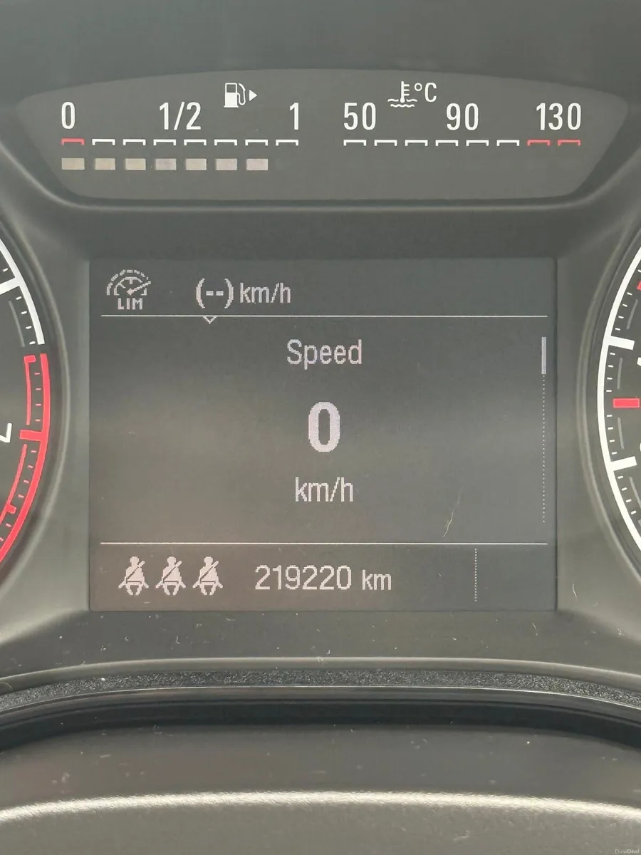Opel Corsa 1.4 Petrol Limited Edition - Image 6