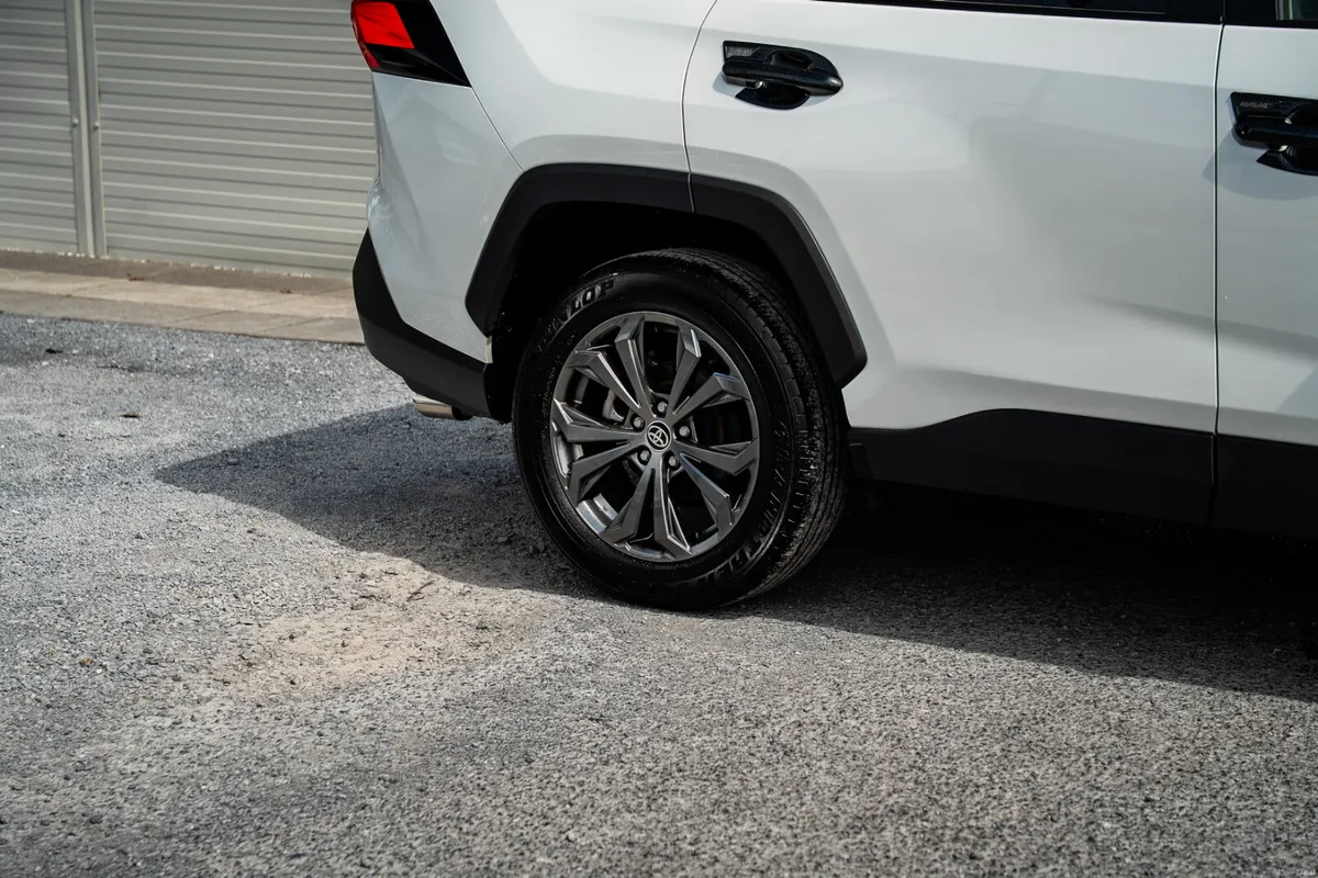 2024 TOYOTA RAV4 HYBRID X - Image 5
