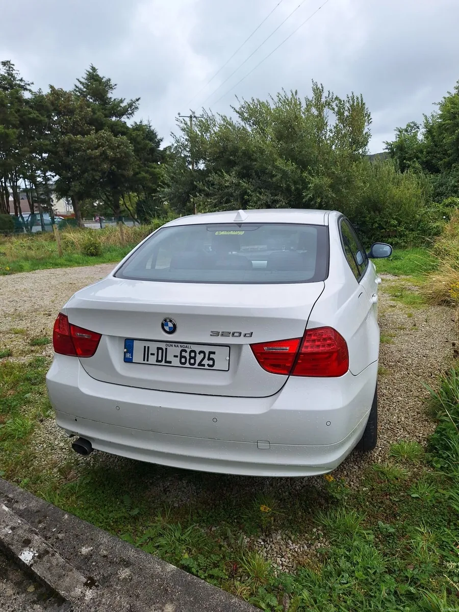 BMW 3-Series 2011 - Image 3