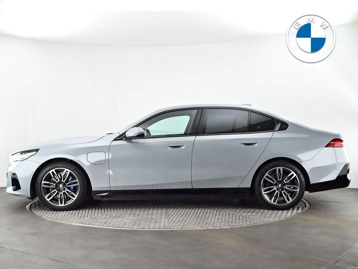BMW 5-Series 530e M Sport Saloon - Image 3