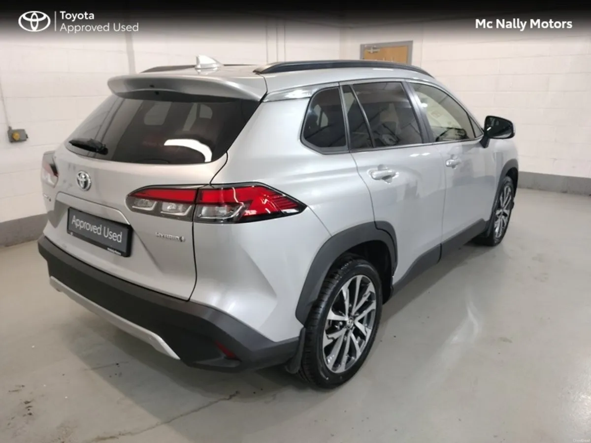 Toyota Corolla Cross 242 SPORT 1.8 HYBRID LOW KMS - Image 2