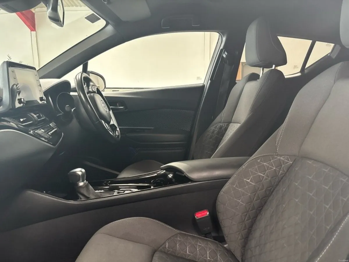 Toyota C-HR 1.8 HYBRID SPORTMONO 4DR SPORT AUTO - Image 6