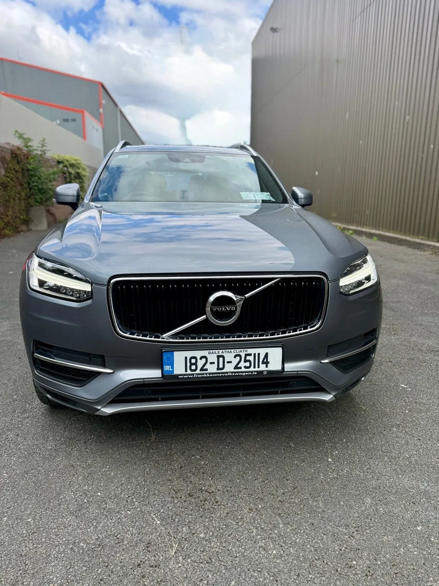 2018 Volvo XC90 T8 Momentum – Plug-in Hybrid - Image 3