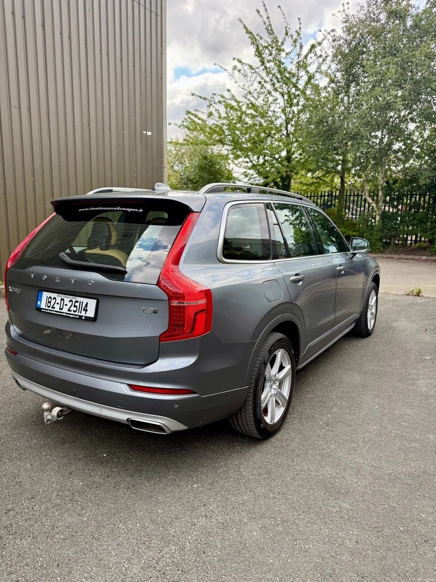 2018 Volvo XC90 T8 Momentum – Plug-in Hybrid - Image 4