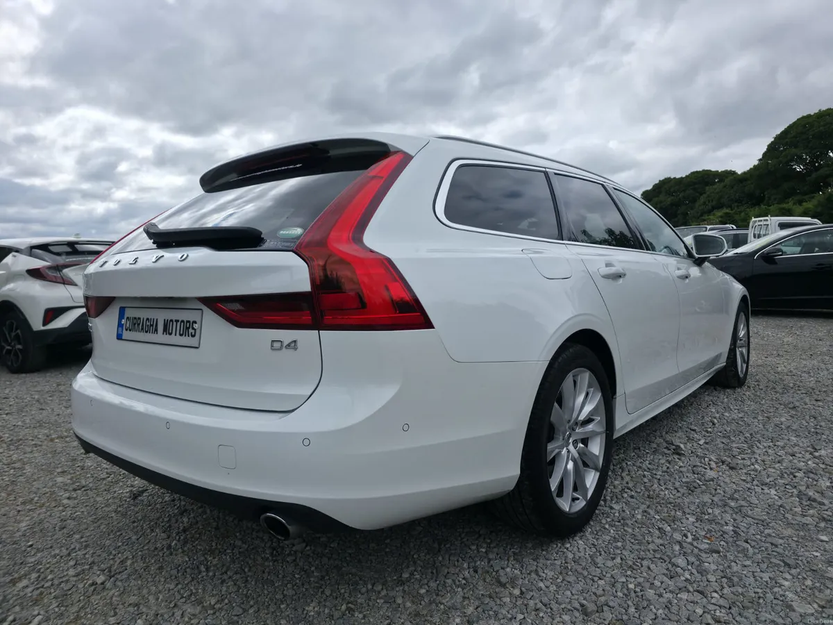 2020 Volvo V90 D4 Momentum - Image 5