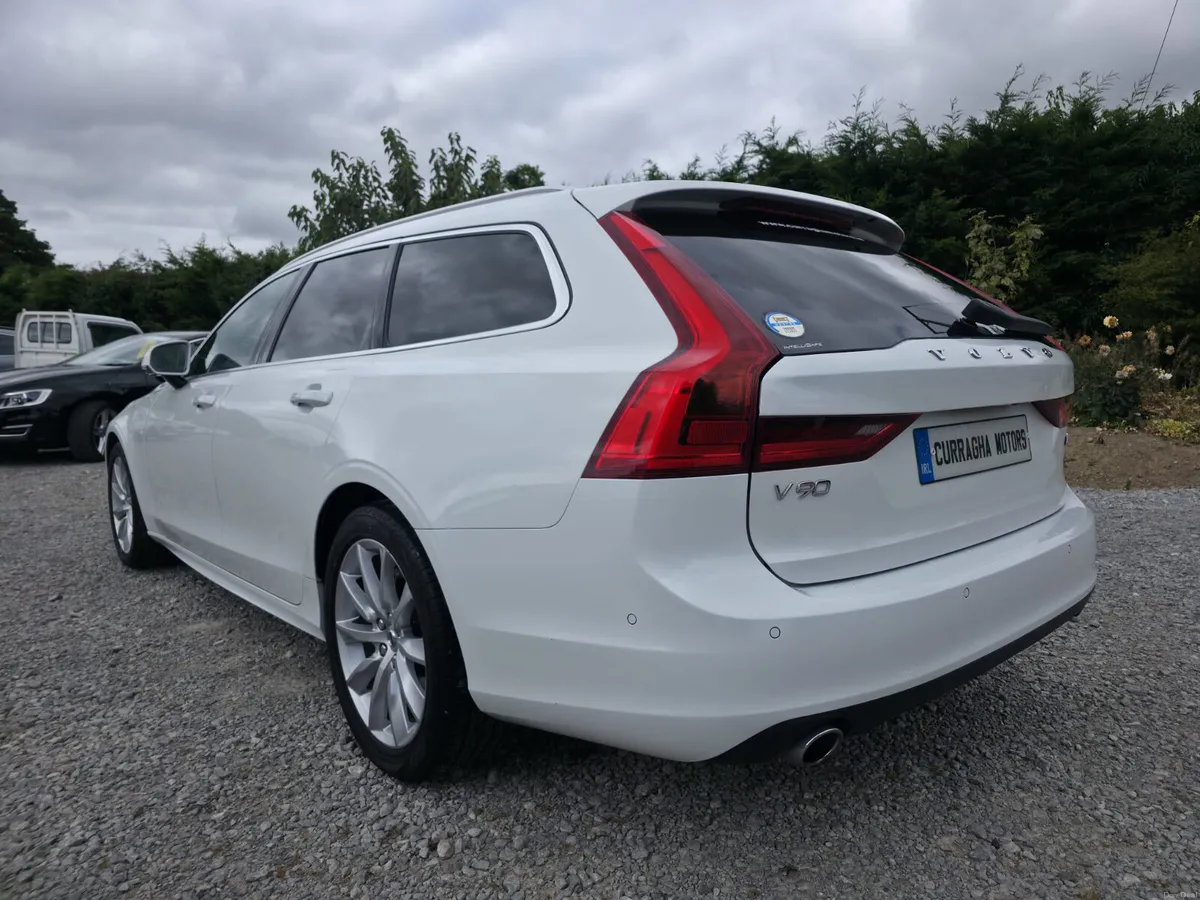 2020 Volvo V90 D4 Momentum - Image 3