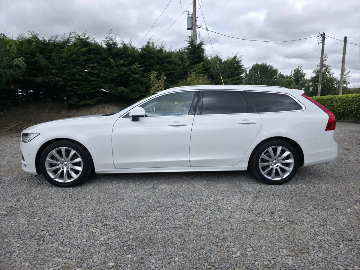 2020 Volvo V90 D4 Momentum - Image 2
