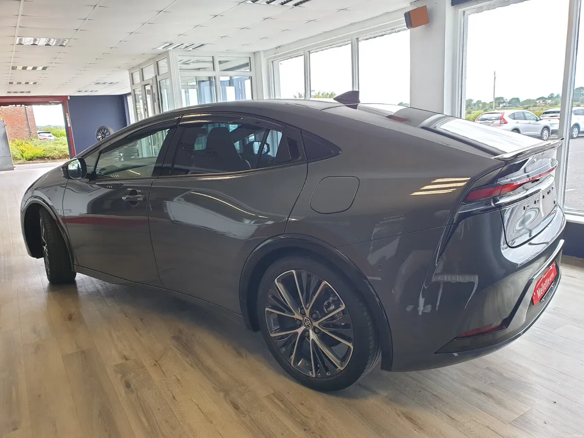 TOYOTA PRIUS 2.0 HYBRID**TOP SPEC MODEL** - Image 4