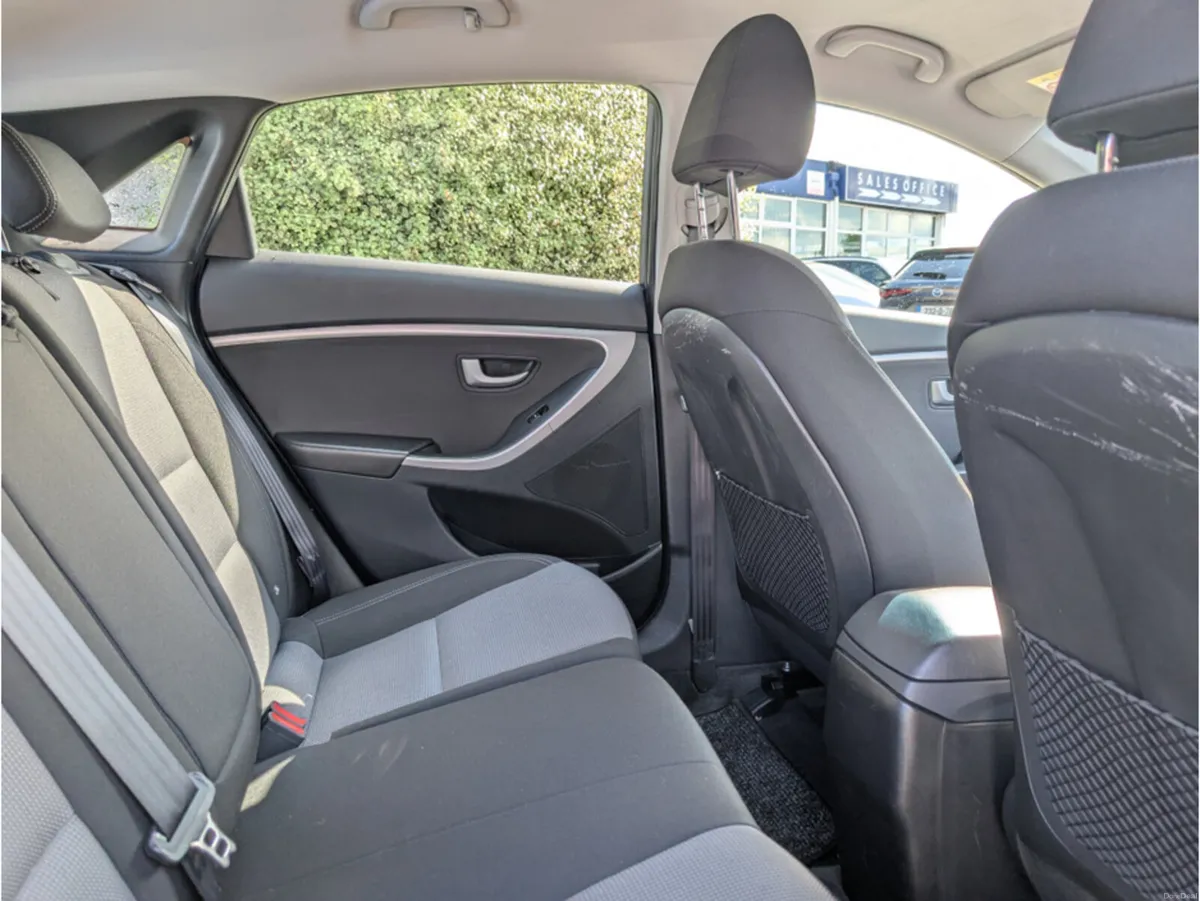 Hyundai i30 MANUAL 1.4 PETROL //LOW MILES//CRUISE - Image 6
